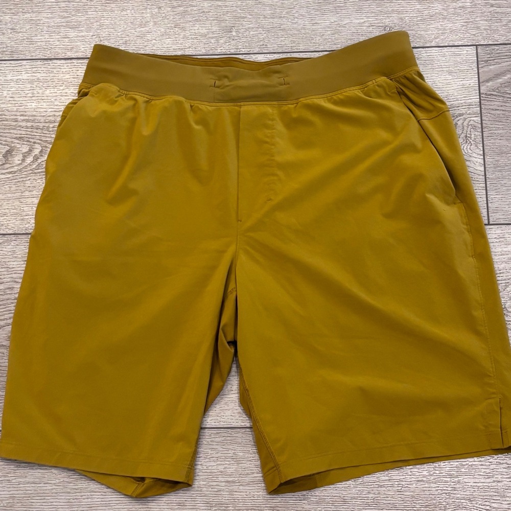 Lululemon T.H.E. Short Mens Large 9" Inseam Lined Athletic Training Gym Running